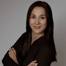 Sandra Elms's Instagram, Twitter & Facebook