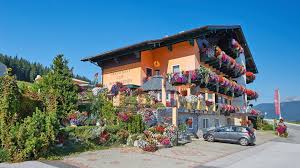 Im sommer können sie an geführten wanderungen teilnehmen. Familienhotel Austria Schladming Hotel Rohrmoos 03687 61444
