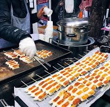 10 makanan korea ternikmat untuk kamu cicipi. Serba Keju Di Myeongdong Street Food Market Wego Indonesia Travel Blog