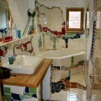 F r d h hundertwasser hundertwasserhaus fenster architektur. Hundertwasser Gaudi Bad Harald Schirmer