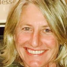 Carolyn Travers's Instagram, Twitter & Facebook