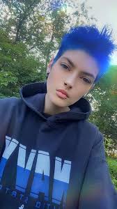 Hey y'all! New here 👋🏻 Pulled this one right from Myspace 😂 Taken when I  was 15 and Thank You For the Venom was my profile song 😆 My teenage  daughter likes