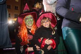 Mit dem weiberfasching macht sich der nächste ausnahmezustand bereit. Die Amberger Hexennacht 2020 War Wieder Ein Voller Erfolg Nachrichtenoberpfalz