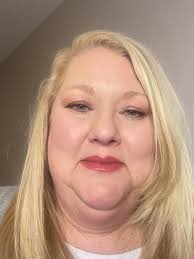 Shimmer eye liners for subtle sparkle