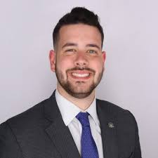 I am excited to continue my involvement in The Ralph and Luci Schey Sales  Centre as the Director of Curriculum.