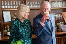 Prince Charles gets messy as he pours ...
