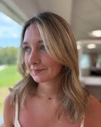 Fresh, healthy haircut by Annabelle ✂️💇‍♀️ She's currently training  through our associate program with stylist Kayla, and she's doing amazing  work! 🌟 Want to be a hair model and enjoy a discounted