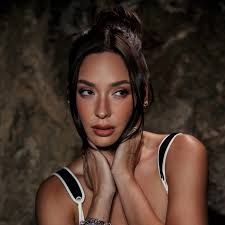 Raquel Calderon's Instagram, Twitter & Facebook