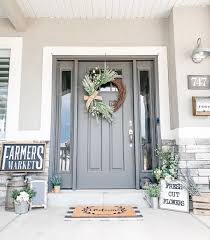 Most outdoor furniture is weather resistant and comfortable, making it a great addition to your next outdoor family bbq or summer party. Front Porch Ideas For A Relaxing Bright Summer Decor Trendy Home Hacks