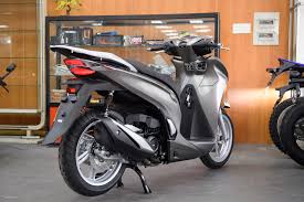 Le sh350i vous aide à piloter intelligemment grâce à son nouveau moteur, ce qui signifie que vous découvrez le sh350i plus en détail. Tren Tay Honda Sh350i 2021 Nháº­p Chau Au Thiáº¿t Káº¿ TÆ°Æ¡ng Tá»± Sh Viá»t Nam Tinh Táº¿