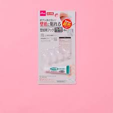 壁に傷がつかない ダイソーの壁紙用フックで穴を開けない壁収納 mama ママタス 壁 収納 壁 インテリア 収納