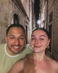 Lily Sinclair's Instagram, Twitter & Facebook