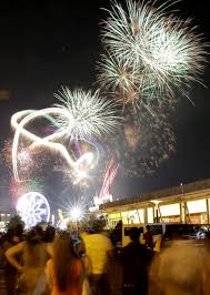 Ushering In The New Year Around The Globe Fireworks Philippines Philippines Culture