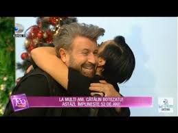 Este singurul creator de modă care se ocupă personal de toate aspectele prezentărilor sale, începând de la design, scenariu, scenografie, regie, coloană sonoră, styling, etc. Teo Show 03 12 2018 Catalin Botezatu Implineste 52 De Ani Aniversare Cu Surprize Youtube