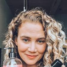 Find out here how to treat frizzy hair after straightening with simple diy remedies. How To Fix A Frizzy Perm 5 Easy Tricks To Forget About Frizz Forever