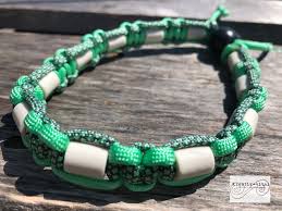 Wegen des warmen klima sind die parasiten nicht nur im frühling sie können krankheiten übertragen und das sowohl auf mensch als auch auf den hund. Zecken Halsband Fur Hund Katze Und Mensch Www Kreativ Vital Ch