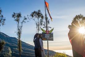 Jalan siring tendean, gadang, banjarmasin, jawa barat, indonesia, 70236. Rute Dan Harga Tiket Mendaki Bukit Mongkrang Karanganyar Halaman All Kompas Com