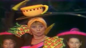 60708090 On Twitter 06 Mars 1985 Annie Cordy Vetue D Une Robe Multicolore Et D Un Chapeau Avec Une Tasse De Chocolat Fumant Chante Cho Ka Ka O Chaud Cacao Des Enfants Egalement Deguises