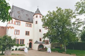Der junghof, altes weingut im 1200jährigen undenheim, liegt eingebettet in den weinbergen rheinhessens. Heiraten Im Rheingau Die Wahl Der Location