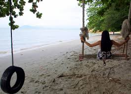 Located along the northern coast of penang island and about 11 km (6.8 mi) northwest of the city centre. Top 5 Activities To Do In Batu Ferringhi Penang Alexis Jetsets Travel Blog Alexis Jetsets Travel Blog