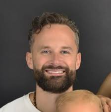 Here are the 4 books I recommend for anyone looking to get more ROI out of  their marketing: