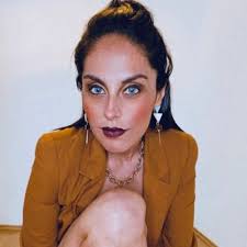 Lily Muñoz (@doll_ontherocks)