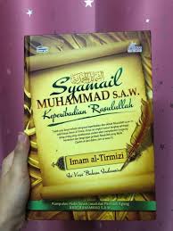 1.3 manfaat penulisan 1) menambah pengetahuan pembaca mengenai akhlak dan kepribadian nabi muhammad saw serta implementasi dalam kehidupan zaman sekarang. Syamail Muhammad Saw Books Stationery Books On Carousell