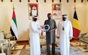 وبعد اختلافهما، أسس ديبي حركة مسلحة سماها حركة الإنقاذ الوطني، وأطاح بحبري ثم تولى الرئاسة في فبراير/ شباط 1991. ÙˆÙØ¯ Ù…Ù† ØªØ±ÙŠÙ†Ø¯Ø² ÙŠØ¨Ø­Ø« Ù…Ø¹ Ø§Ù„Ø³ÙÙŠØ± Ø§Ù„ØªØ´Ø§Ø¯ÙŠ Ø§Ù„ØªØ¯Ø±ÙŠØ¨ ÙˆØ§Ù„Ø§Ø³ØªØ«Ù…Ø§Ø± Ø§Ø®Ø¨Ø§Ø± Ø§Ù„Ø§Ù…Ø§Ø±Ø§Øª Ø§Ù„Ø¹Ø§Ø¬Ù„Ø©
