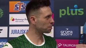 Robert Milczarek zastąpił Kacpra Piechockiego. Libero PGE Skry uszkodził  biceps