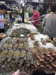 mangkon seafood 來到泰國必試就是海鮮 在曼谷就有一間既便宜又好吃的炭燒海鮮自助燒 每人只要付399泰銖 約hk 85 可任取各種海鮮並燒烤 限時90分鐘 food