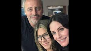 As of 2021, matt leblanc's net worth is roughly $80 million. Jennifer Aniston Courteney Cox And Matt Leblanc S Rare Reunion