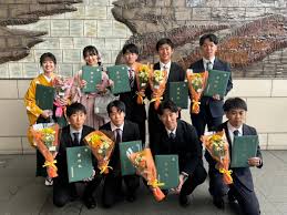 高崎経済大学陸上競技部 on X: 昨日卒業式が行われました。 4年生のみなさん、ご卒業おめでとうございます🎉🎉  先輩方の今後のご活躍を部員一同応援しています！ t.coH5HSjaeGZt  X