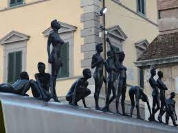 Opera In Piazza Duomo Pietrasanta Foto Di Nando Melillo Giuseppe Bergomi Http Musapietrasanta It Content Php Menu Artisti Scultura Figurativo Museo