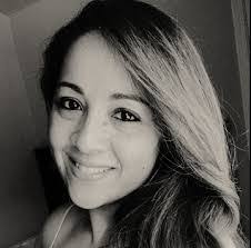 Laura Gustin's Instagram, Twitter & Facebook