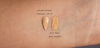 It has a similar consistency to the giorgio armani maestro foundation (review here), but in my opinion luminous silk is easier to blend and adds a gorgeous glow to the skin. Review Giorgio Armani Luminous Silk Foundation In 5 The Beauty Milk