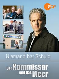 Kommissar robert anders (walter sittler) verbringt mit seiner frau line (paprika steen), den beiden kindern ida (charlotte lüders) und niklas (sven gielnik), seinem vater hans (friedrich von thun) und ein paar freunden ein picknick in den schönen wäldern der insel, als er plötzlich von der. Der Kommissar Und Das Meer 29 Folgen Episodenguide Fernsehserien De