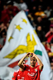 Jogador deve voltar a formar dupla. Man Utd City And Liverpool Among 11 Prem Clubs At Benfica Vs Zagreb With 85m Defender Ferro Latest Transfer Target