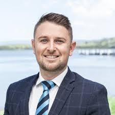 Lana Pickering's Instagram, Twitter & Facebook