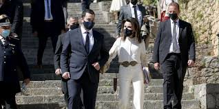 Πολύ ευχάριστα νέα για την γιάννα αγγελοπούλου καθώς έγινε γιαγιά για δεύτερη φορά. Gianna Aggelopoyloy Nea Entypwsiakh Emfanish Sthn Amfissa Me Poykamiso Me Kenthta Manikia Apo Tzako Kai Ashmenia Porph Ellada Iefimerida Gr