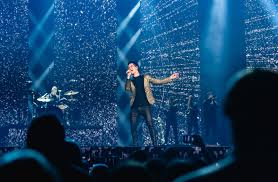 At the disco aesthetic on pinterest. Concert Review Panic At The Disco Melds Theatrics With Sentiment In Indelible Live Show Daily Bruin