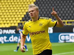 Das team von thomas tuchel feierte gegen schalke 04 einen knappen. Result Erling Haaland Among Scorers As Dortmund Hammer Schalke In Derby Sports Mole