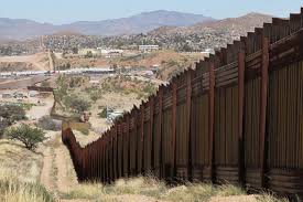 El muro fronterizo que construyó estados unidos con méxico dentro de lo que llamaron operación guardián es el más mortal que se conoce enla la línea de frontera que divide estados unidos con méxico es de 3.200 kilómetros por lo que quedan muchos lugares por donde intentar la entrada. El Estado De La Relacion Bilateral Mexico Estados Unidos A Dos Anos De Trump Red Mexicana Para El Servicio Publico