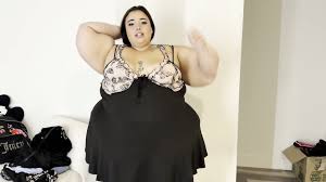 SSBBW Big Brave Babe And Kayla Paolini Pool Fun And Weigh In - EPORNER