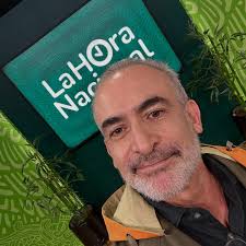 Mi querida hermana y admirada directora @ruby_tagle_cdmx y yo mismo  entrando a grabar en La Hora Nacional que se transmite los domingos para  promocionar @laduquesademalfi Recuerden estamos Jueves, Viernes y Sábado a