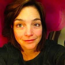 Iris Peters's Instagram, Twitter & Facebook