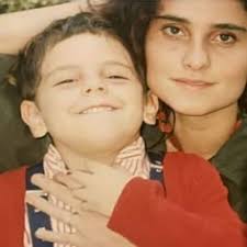 Lauren Akin with baby Willa and Sophie the Giraffe!