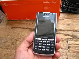 Trên tay điện thoại cổ BlackBerry 7130C ...