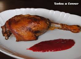 Coloca los muslos de pato confitados en una bandeja o una fuente refractaria y lleva al horno durante 30 minutos. Receta Como Hacer Confit De Pato Todos A Comer