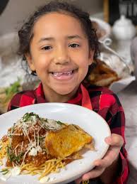 Nancy made me spaghetti 🍝 and meat sauce. Today is her last night here.  Very blessed 🙏🍻a little celebration 🎊 for what she has done for us🎉