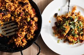 Add the onion, garlic and pepper and cook until softened, then add back the chicken with the green beans. Vegetarian Paella Recipe A One Pot Spanish Sensation Driftwood Journals